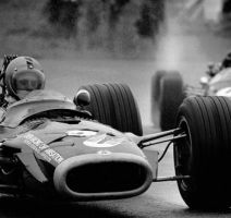 Piers_Courage_-BRM_P126-_vor_Dan_Gurney_-Brabham_BT24-