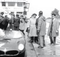Graf_Trips_-Ferrari_246SP-_-_Training_zum_ADAC-1000-km-Rennen_auf_dem_Nürburgring_1961