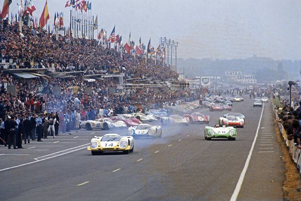 Stommelen Porsche 917 vor Siffert Porsche 908 und Elford Porsche 917