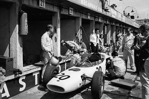 Grand Prix Debüt des Honda RA271 mit dem Ronnie Bucknum beim Großen Preis von Deutschland 1964