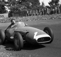 Juan_Manuel_Fangio_-Maserati_250F-_Großer_Preis_von_Deutschland_1957