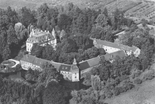 Burg Hemmersbach in Horrem 20 km nordwestlich von Köln gelegen