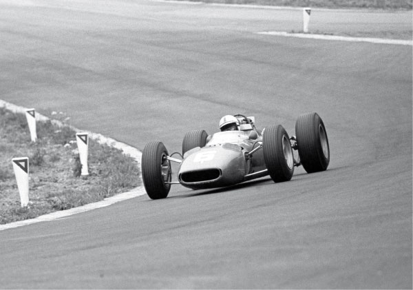 John Surtees auf Ferrari
